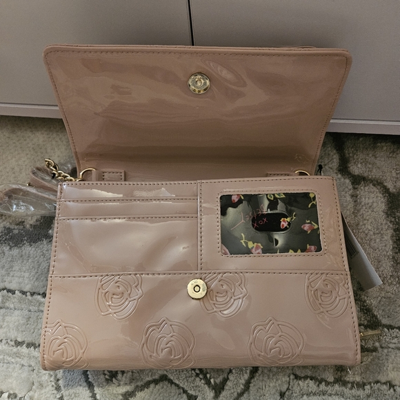 Betsey Johnson Xodani Floral Bow Patent Faux Leather Crossbody Wallet Bag - Picture 4 of 6